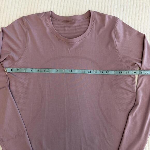 EUC Lululemon Swiftly Relaxed Long-Sleeve Shirt Hip Length Lavender Lux Size 10 - Picture 5 of 7